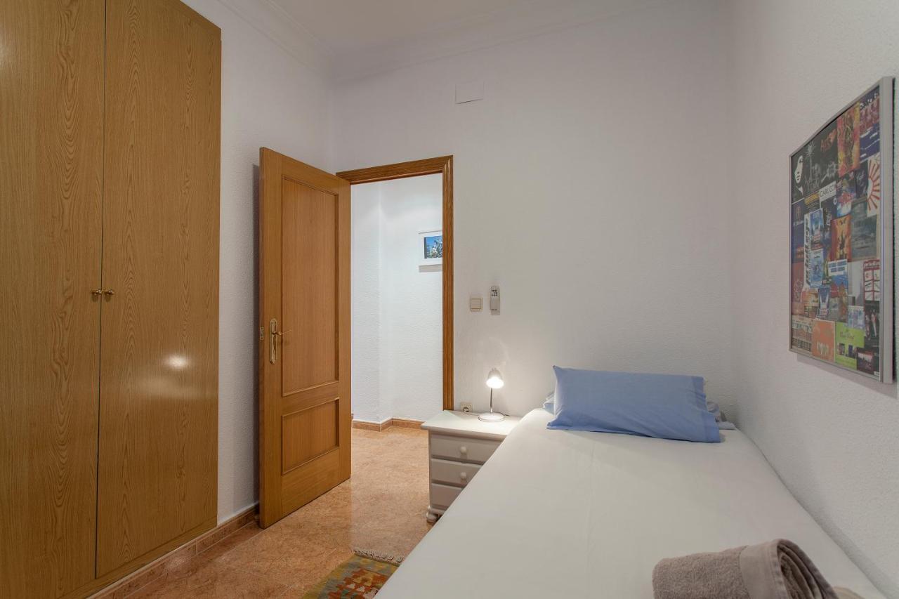 Apartment Near The Marina, Валенсия Экстерьер фото